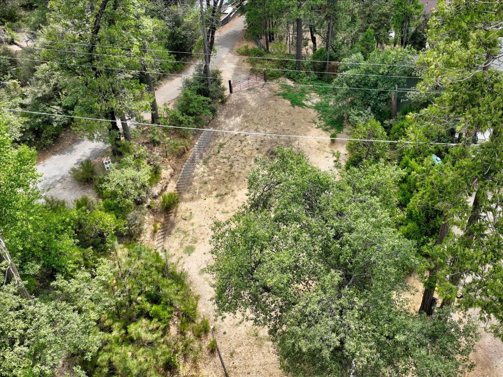 Image 9 of property listing at 53295 Road 432, Bass Lake, CA 93604