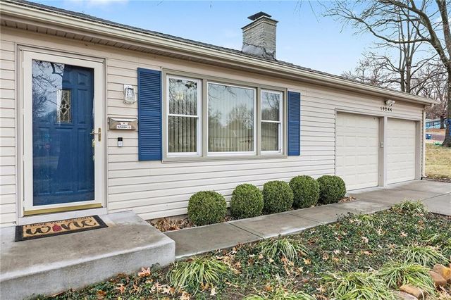 10244 Reeds Drive, Overland Park, KS 66207