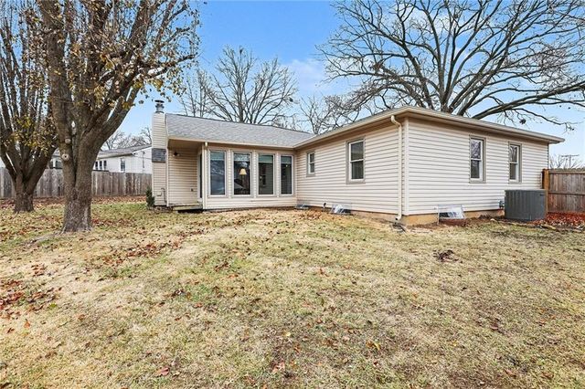 10244 Reeds Drive, Overland Park, KS 66207