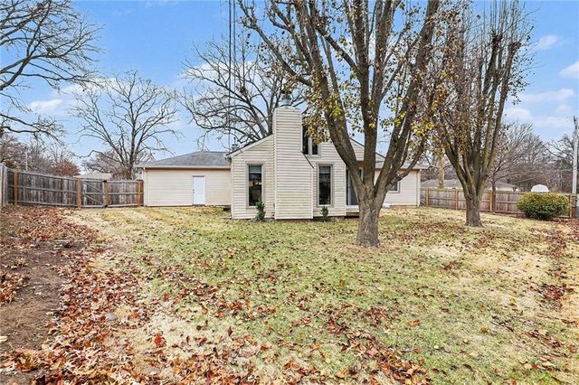 10244 Reeds Drive, Overland Park, KS 66207