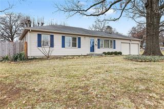 10244 Reeds Drive, Overland Park, KS 66207