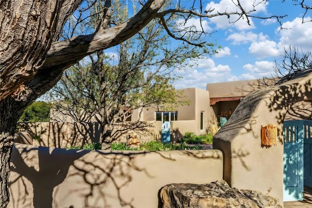 19 Falling Star Circle, Santa Fe, NM 87506