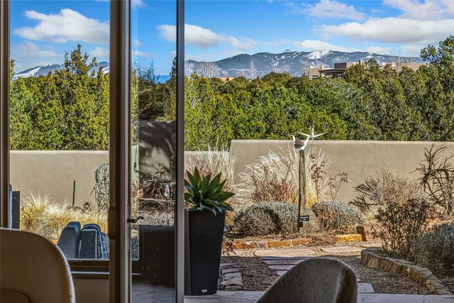 19 Falling Star Circle, Santa Fe, NM 87506