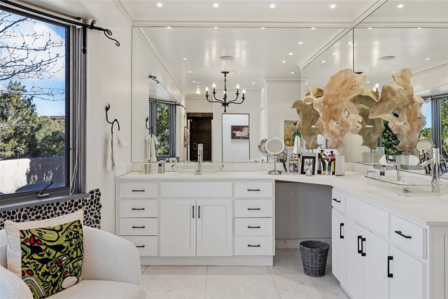 19 Falling Star Circle, Santa Fe, NM 87506