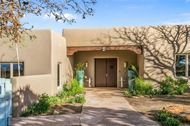 19 Falling Star Circle, Santa Fe, NM 87506