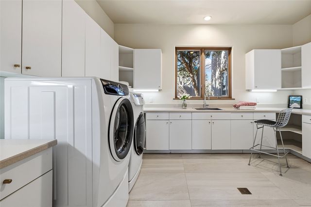 19 Falling Star Circle, Santa Fe, NM 87506