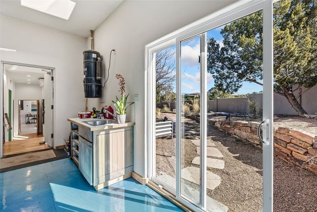 19 Falling Star Circle, Santa Fe, NM 87506