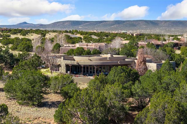 19 Falling Star Circle, Santa Fe, NM 87506