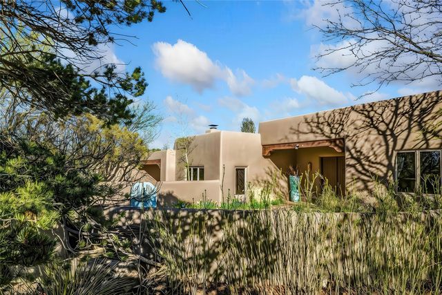 19 Falling Star Circle, Santa Fe, NM 87506