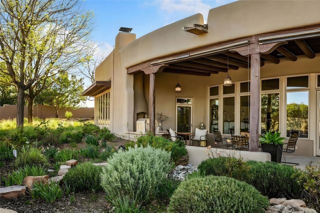 19 Falling Star Circle, Santa Fe, NM 87506