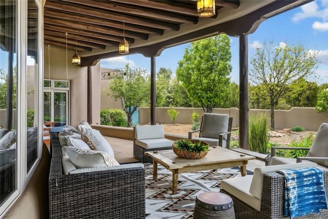 19 Falling Star Circle, Santa Fe, NM 87506