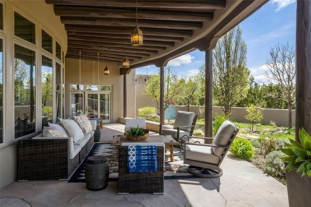 19 Falling Star Circle, Santa Fe, NM 87506