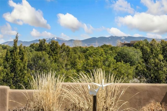 19 Falling Star Circle, Santa Fe, NM 87506