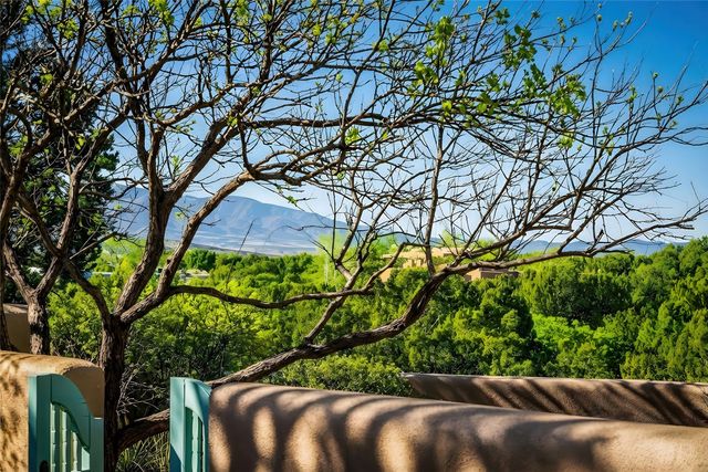 19 Falling Star Circle, Santa Fe, NM 87506