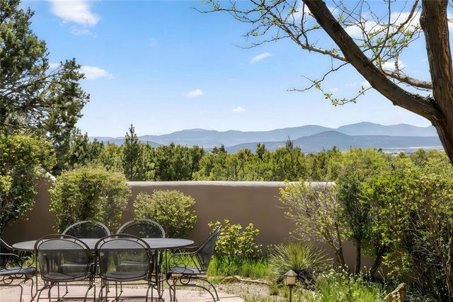 19 Falling Star Circle, Santa Fe, NM 87506