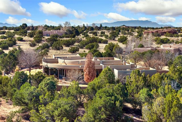 19 Falling Star Circle, Santa Fe, NM 87506