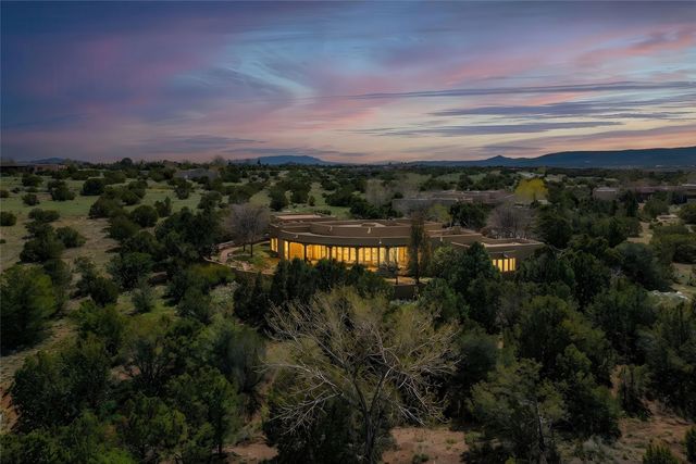 19 Falling Star Circle, Santa Fe, NM 87506