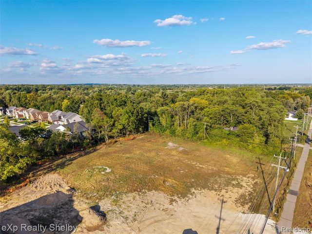 1067 E Avon Road, Rochester Hills, MI 48307