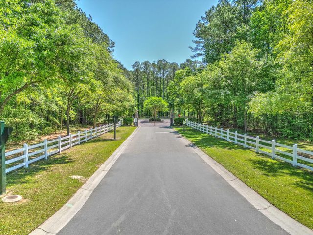2033 Tacoma Circle, Ridgeville, SC 29472
