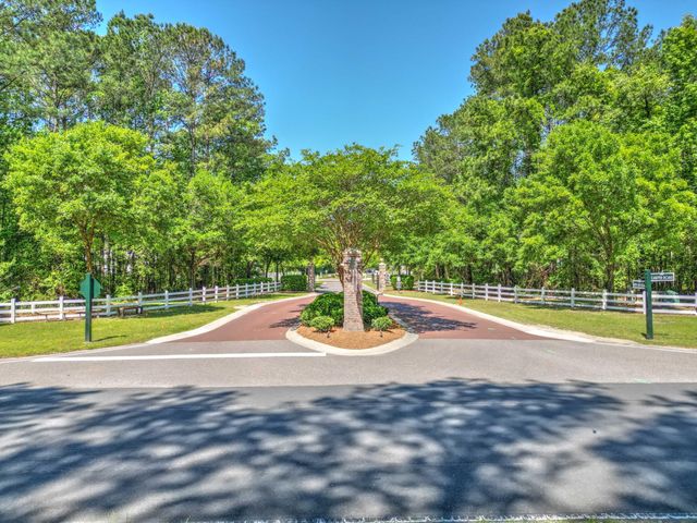 2033 Tacoma Circle, Ridgeville, SC 29472