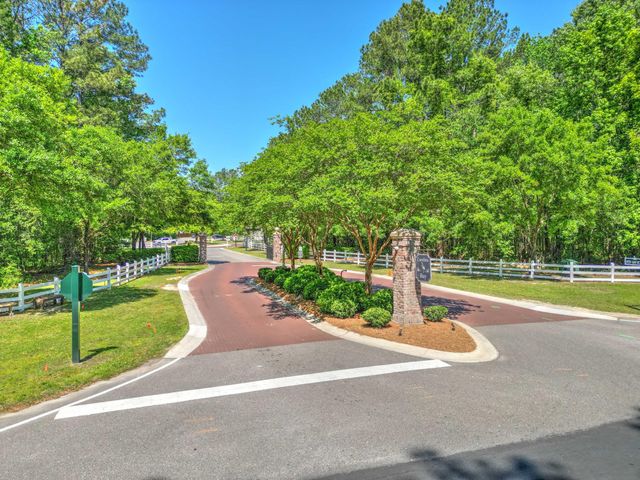 2033 Tacoma Circle, Ridgeville, SC 29472