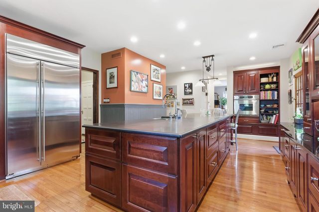 509 E ROUMFORT RD, Philadelphia, PA 19119