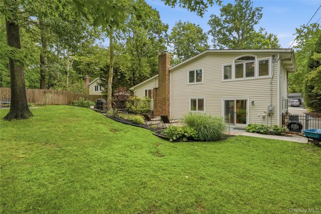 16 Sagamore Road, East Norwich, NY 11732