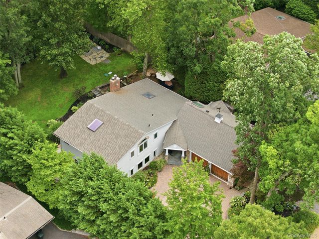 16 Sagamore Road, East Norwich, NY 11732
