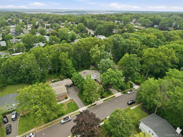 16 Sagamore Road, East Norwich, NY 11732