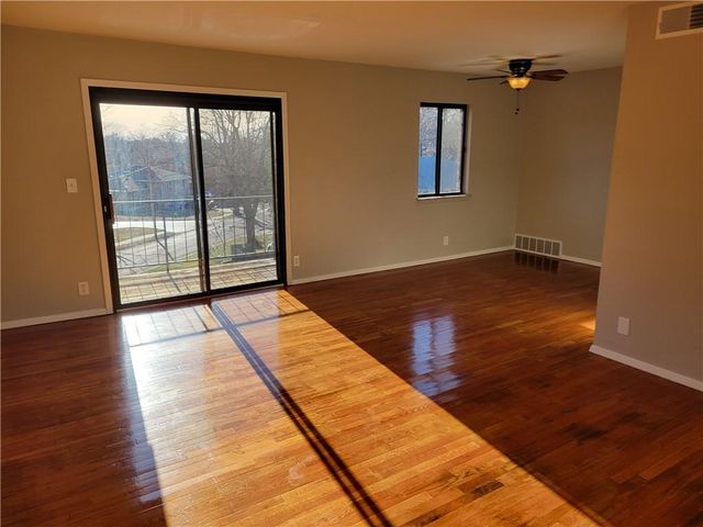 8221 Santa Fe Drive 10, Overland Park, KS 66204