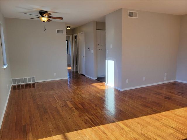 8221 Santa Fe Drive 10, Overland Park, KS 66204