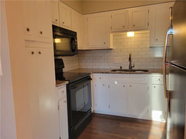 8221 Santa Fe Drive 10, Overland Park, KS 66204