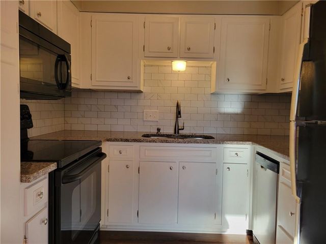 8221 Santa Fe Drive 10, Overland Park, KS 66204