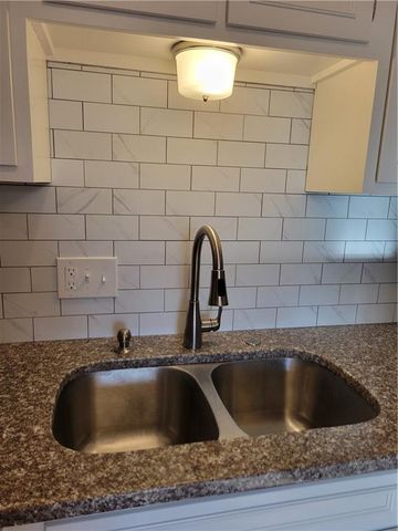 8221 Santa Fe Drive 10, Overland Park, KS 66204