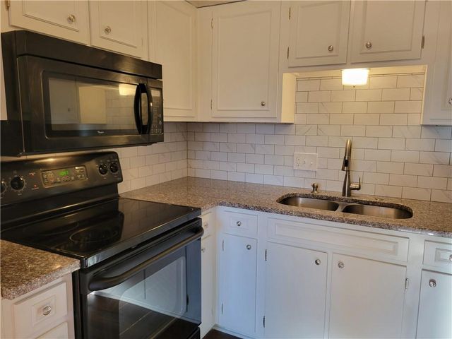 8221 Santa Fe Drive 10, Overland Park, KS 66204