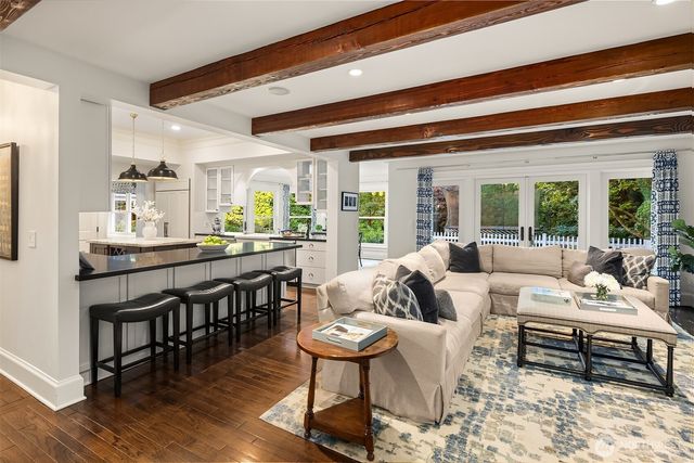 2042 77th Avenue NE, Medina, WA 98039