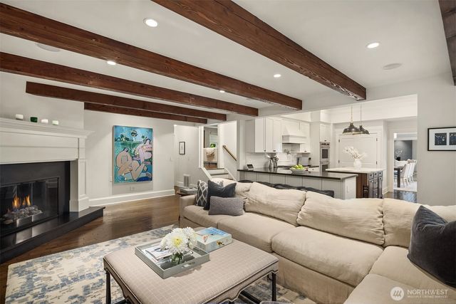 2042 77th Avenue NE, Medina, WA 98039