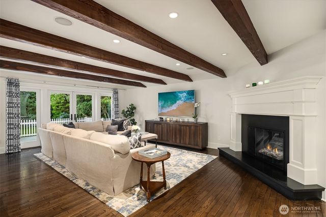 2042 77th Avenue NE, Medina, WA 98039