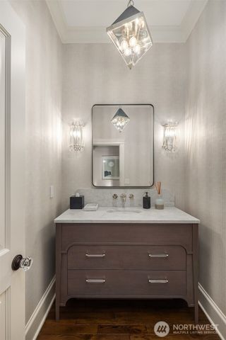 2042 77th Avenue NE, Medina, WA 98039