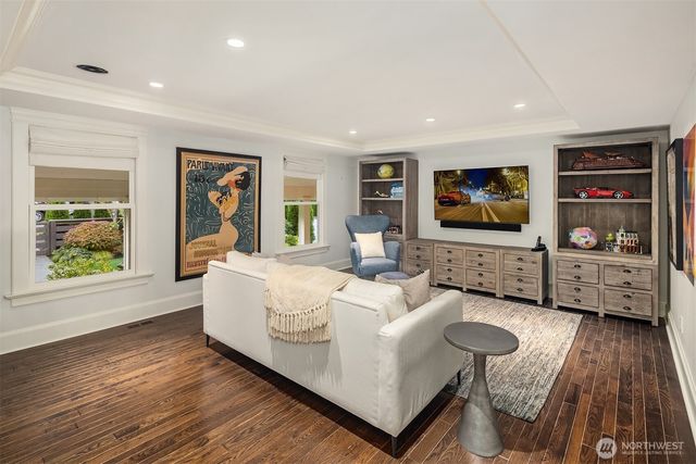 2042 77th Avenue NE, Medina, WA 98039