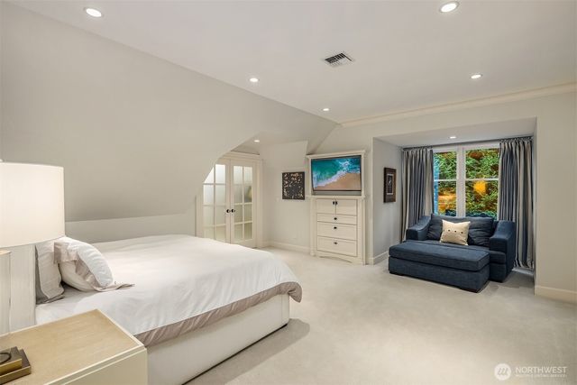 2042 77th Avenue NE, Medina, WA 98039