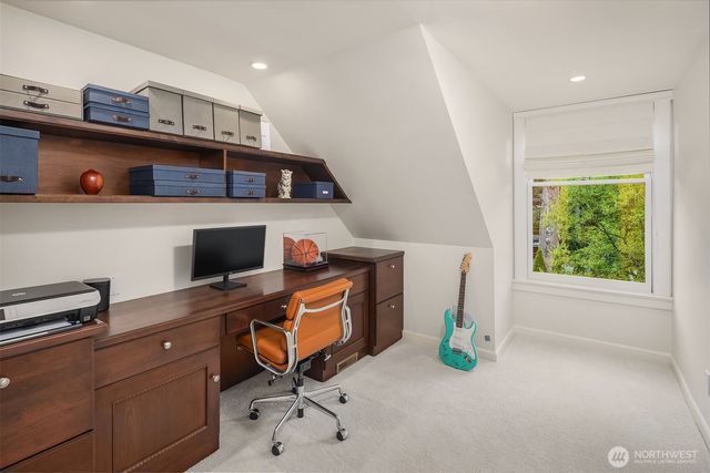 2042 77th Avenue NE, Medina, WA 98039