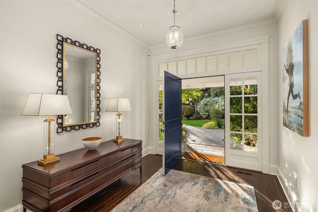 2042 77th Avenue NE, Medina, WA 98039