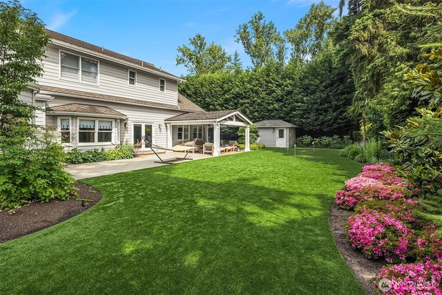 2042 77th Avenue NE, Medina, WA 98039