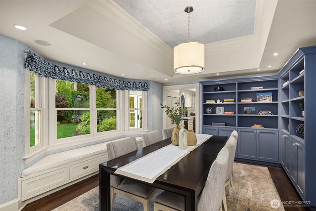 2042 77th Avenue NE, Medina, WA 98039