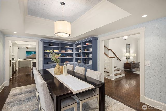 2042 77th Avenue NE, Medina, WA 98039