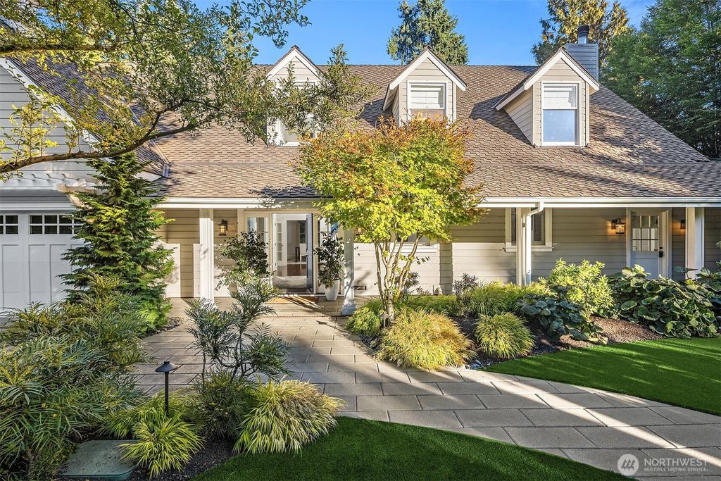 2042 77th Avenue NE, Medina, WA 98039