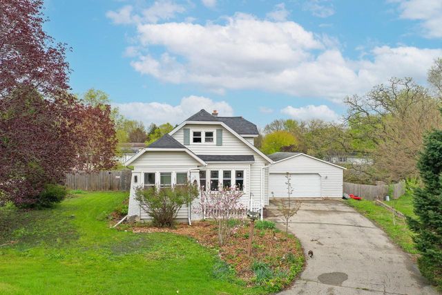 N6612 Juniper ROAD, Elkhorn, WI 53121