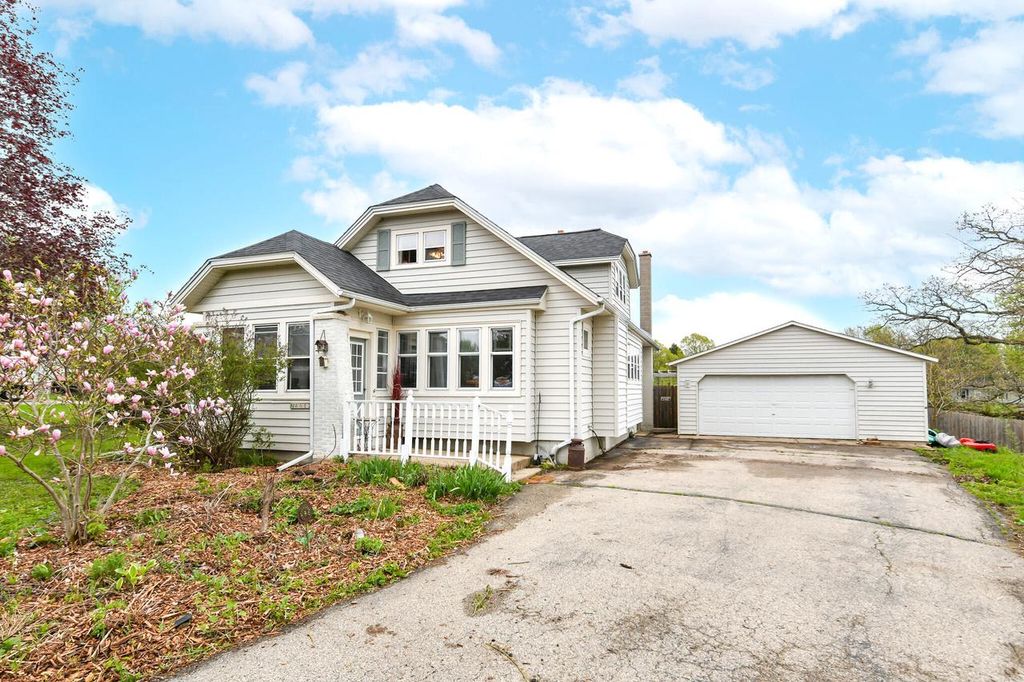 N6612 Juniper ROAD, Elkhorn, WI 53121