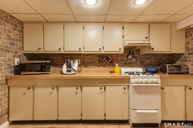 18 Leon Road, Bristol, CT 06010